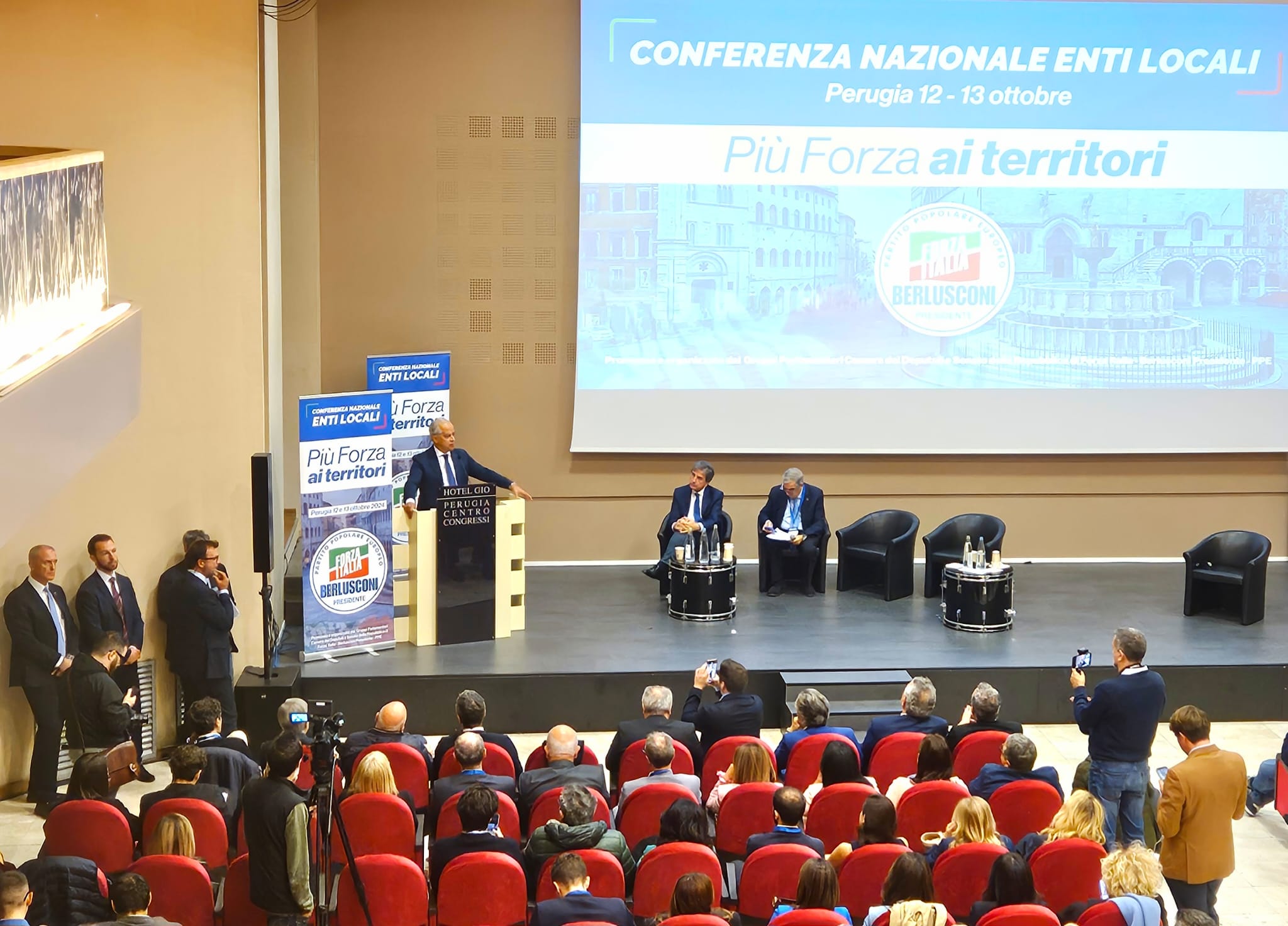 Sicurezza Urbana e Polizia Locale: Forza Italia spinge per una riforma decisiva – Piantedosi e Gasparri a Perugia per il rilancio del territorio